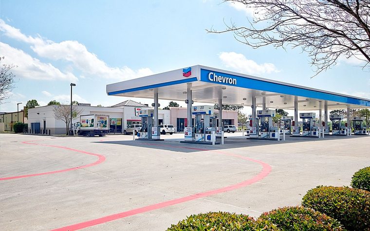Fuel and convenience retail property on a corner site